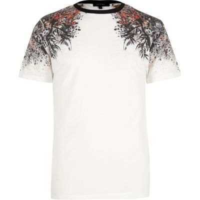 White oriental shoulder print t-shirt